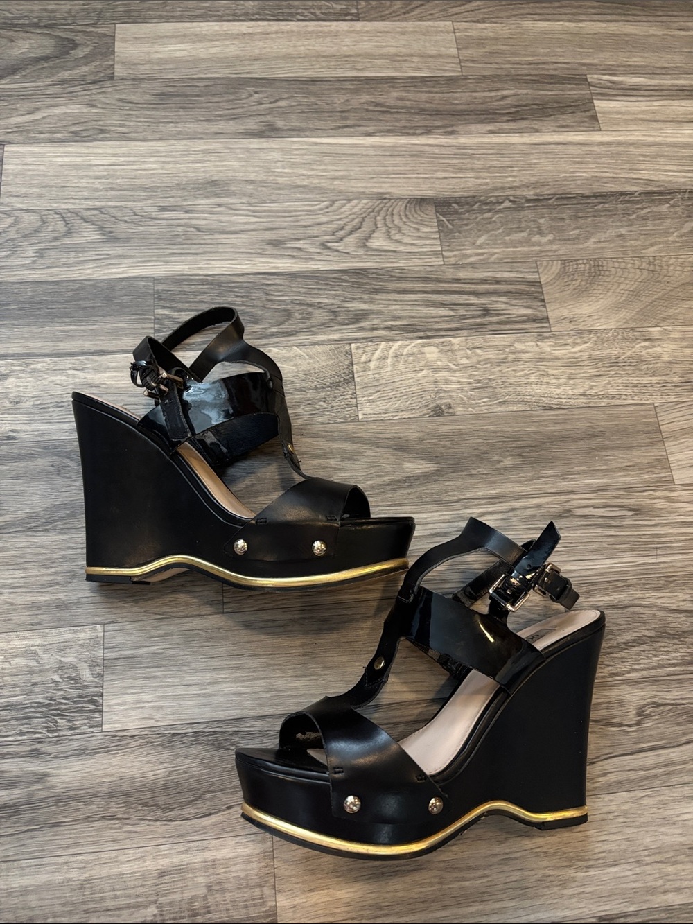GUESS wedge